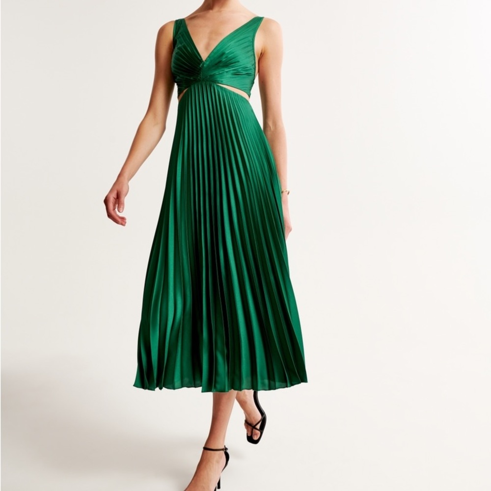 Abercrombie & Fitch Green Pleated Midi Dress